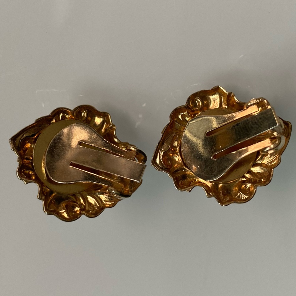 Vintage Gold Tone Green Jade Nephrite Cabochon Clip-On Earrings Ornate Victorian - Picture 4 of 7